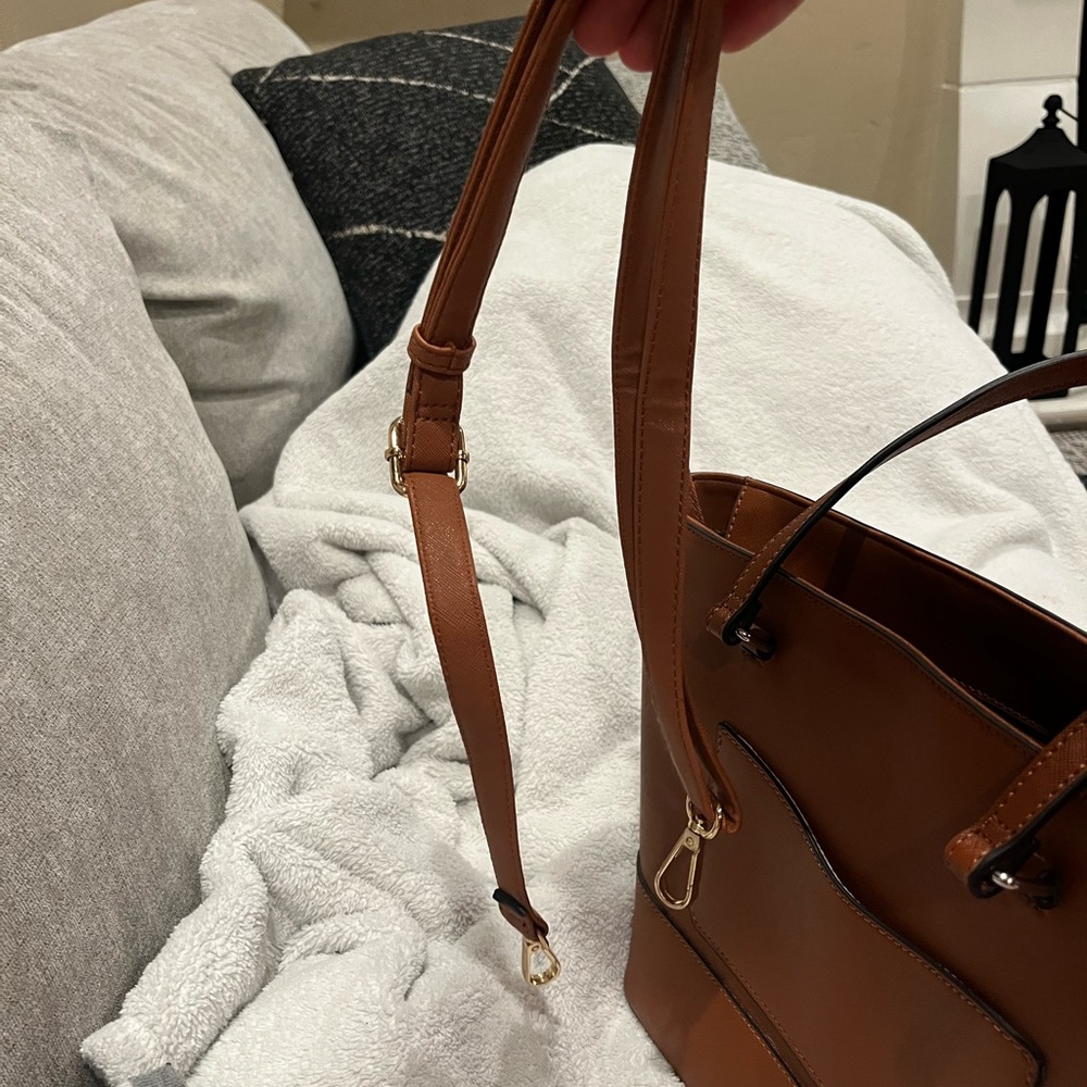 Guess Los Angeles Cognac Tote Bag - Picture 9 of 12